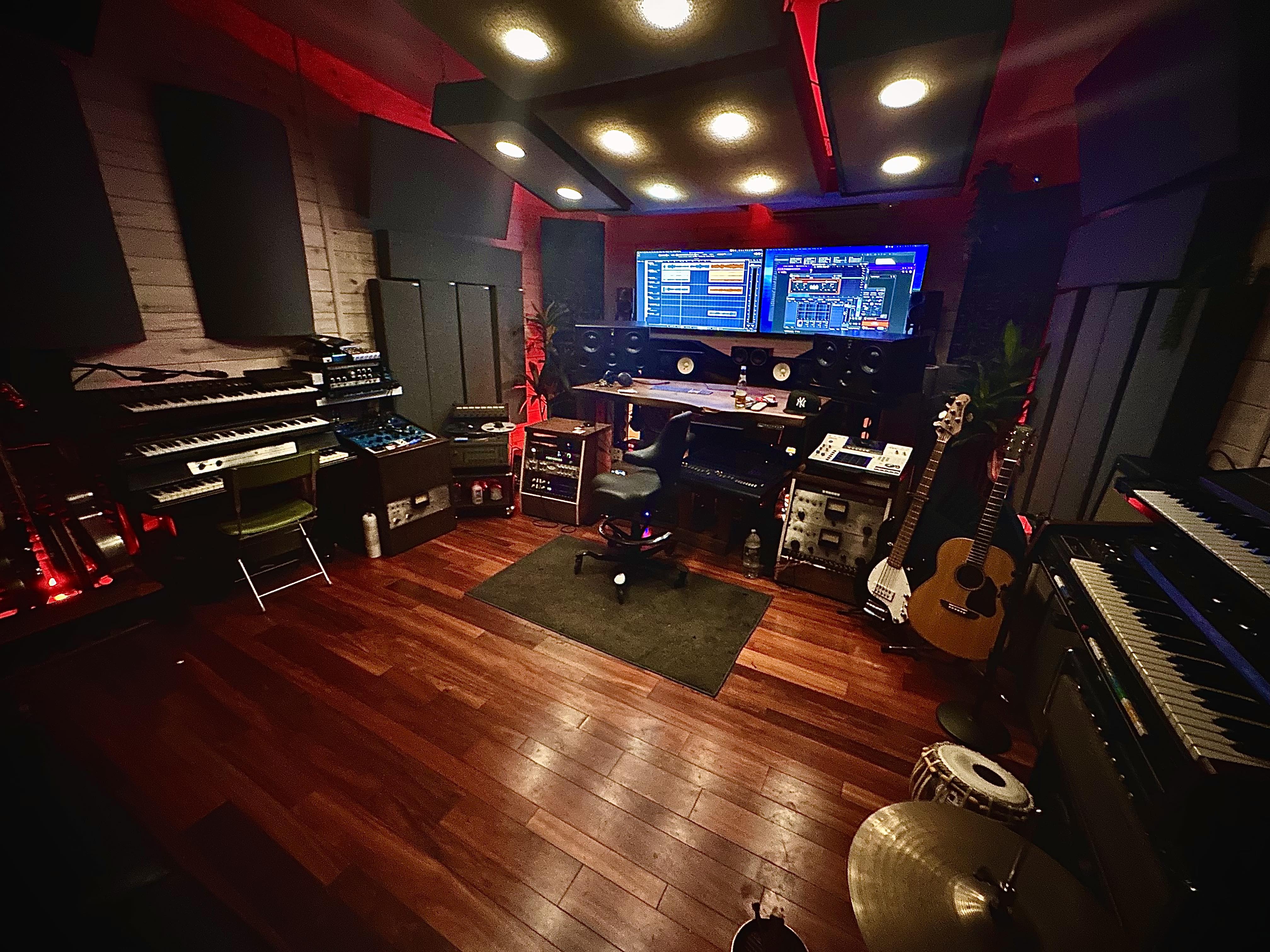 HighBreed Studios
- Mixing room